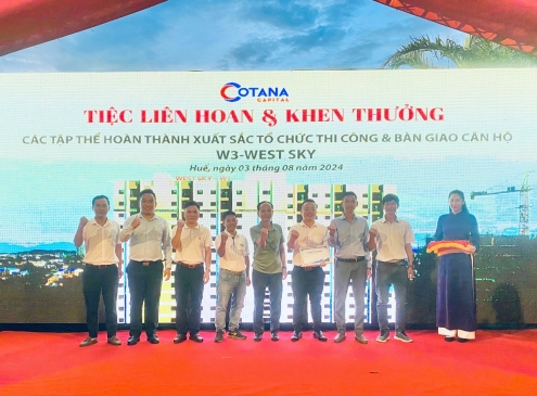 Khen thưởng giành cho các tập thể hoàn thành xuất sắc tổ chức thi công và bàn giao căn hộ toà W3 - West Sky