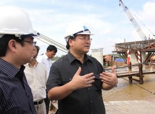 Phó Thủ tướng Hoàng Trung Hải thị sát 2 công trình giao thông trọng điểm phía Nam